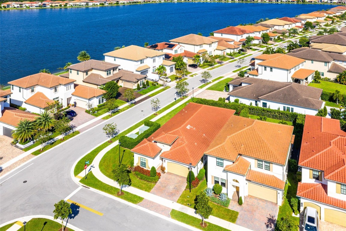 12295 N Baypoint Cir