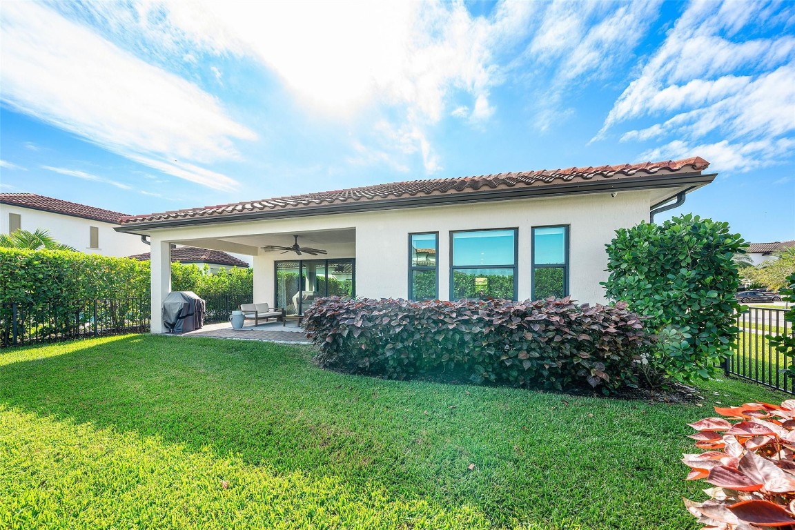 12295 N Baypoint Cir