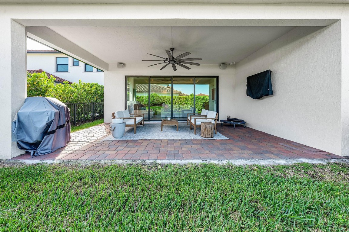 12295 N Baypoint Cir