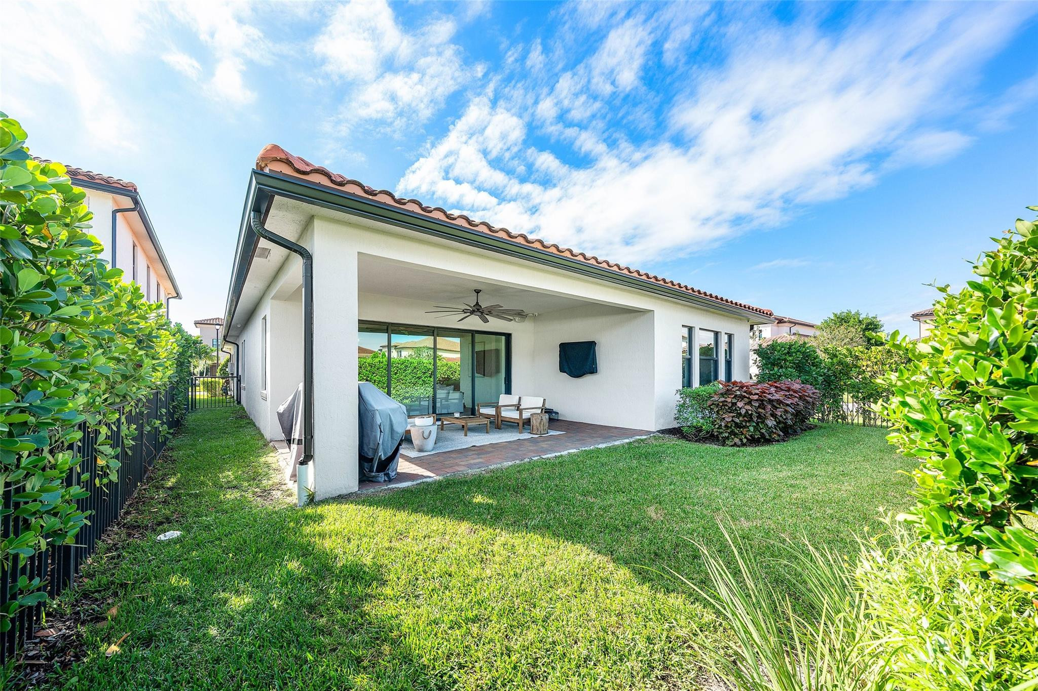 12295 N Baypoint Cir