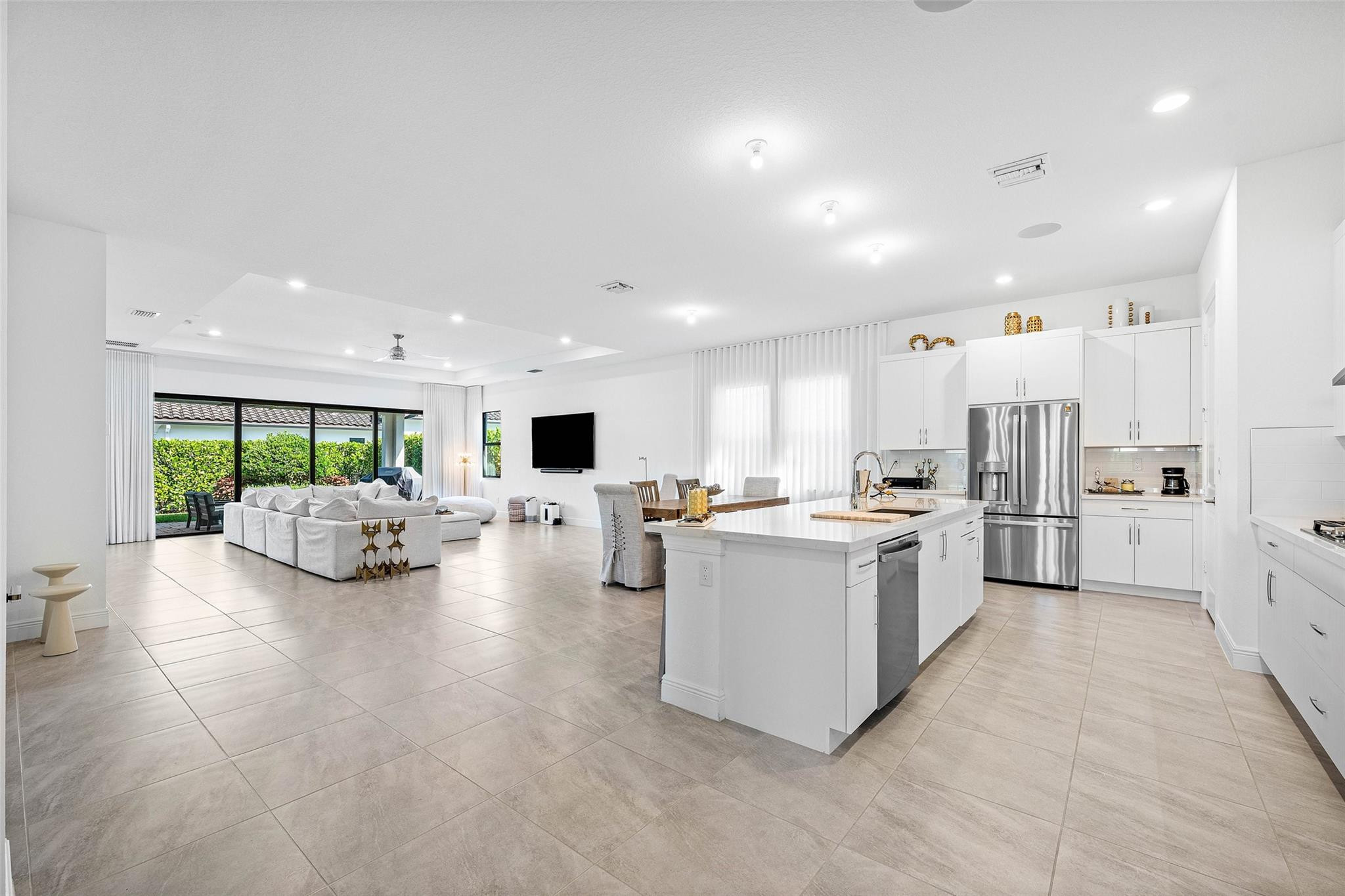 12295 N Baypoint Cir