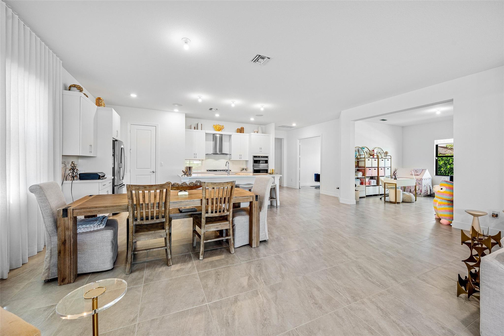 12295 N Baypoint Cir