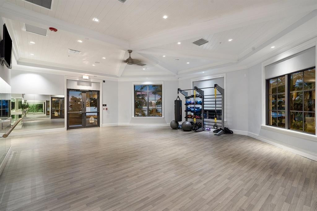 12295 N Baypoint Cir