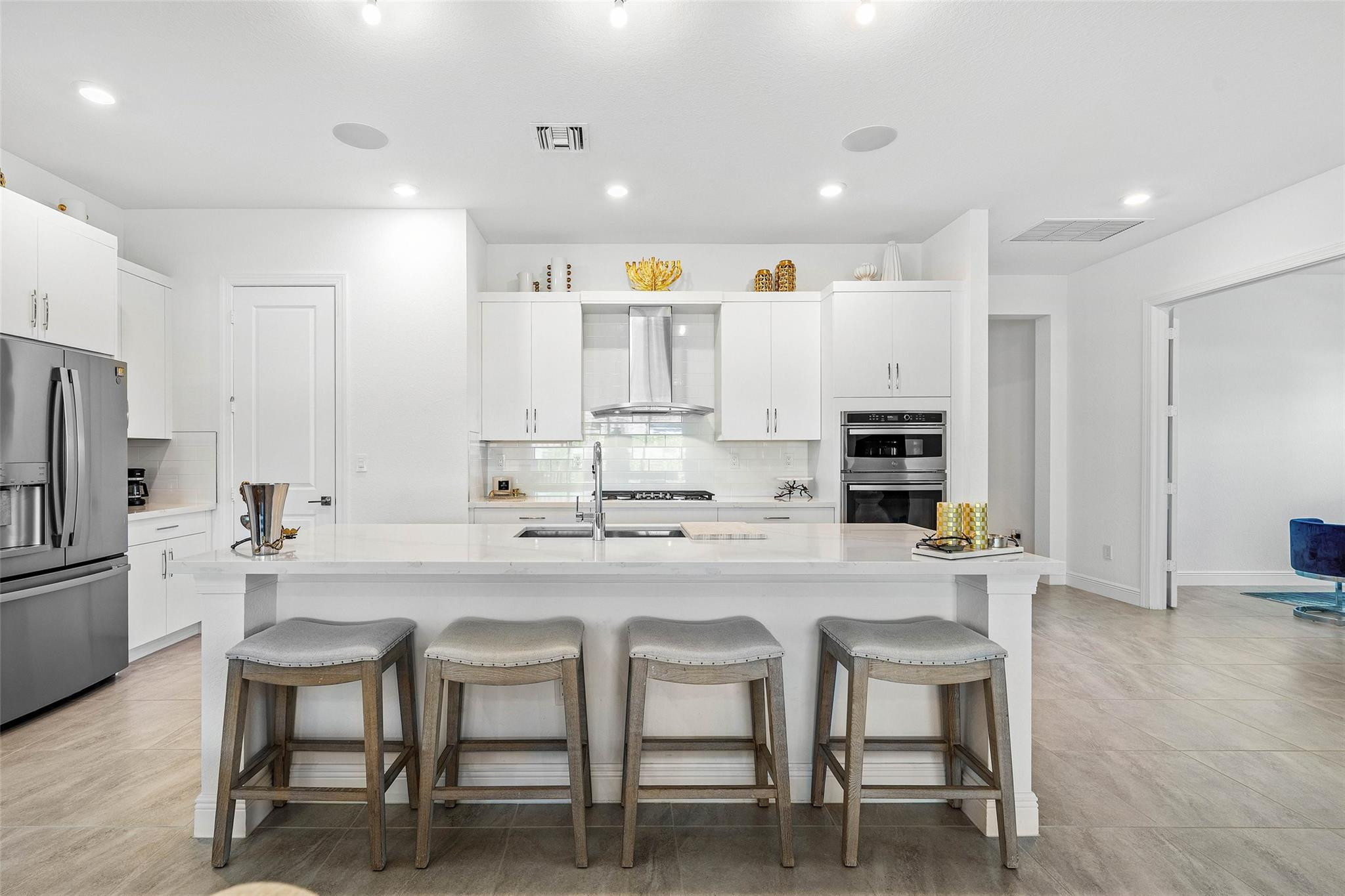 12295 N Baypoint Cir