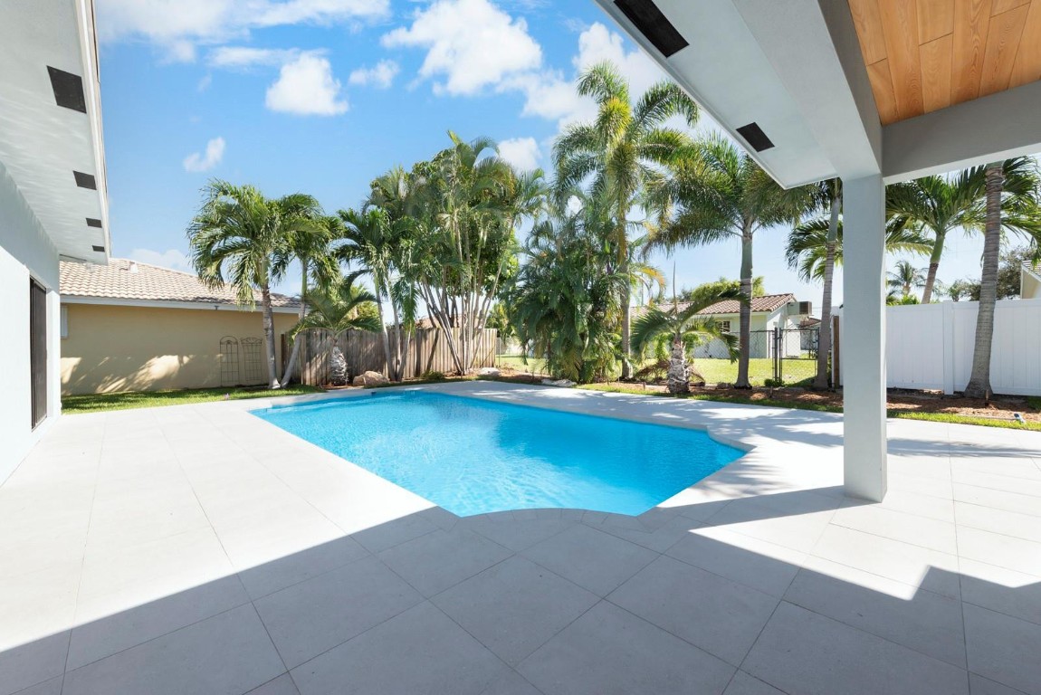 2440 NE 46th Street, Lighthouse Point