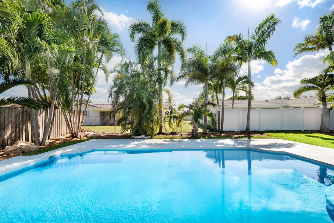 2440 NE 46th Street, Lighthouse Point