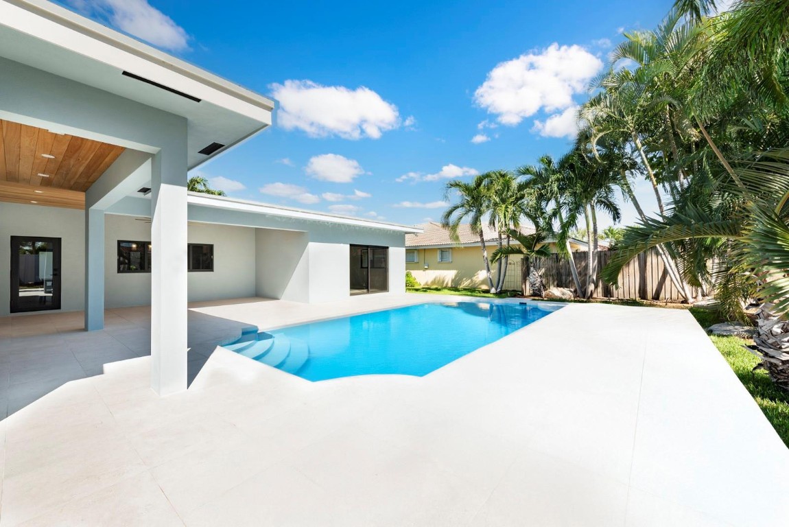 2440 NE 46th Street, Lighthouse Point