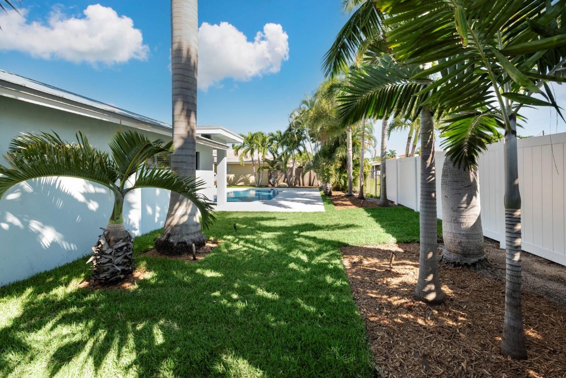 2440 NE 46th Street, Lighthouse Point