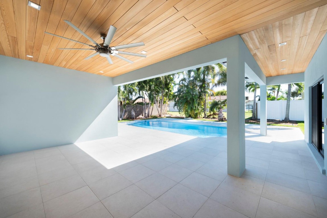 2440 NE 46th Street, Lighthouse Point