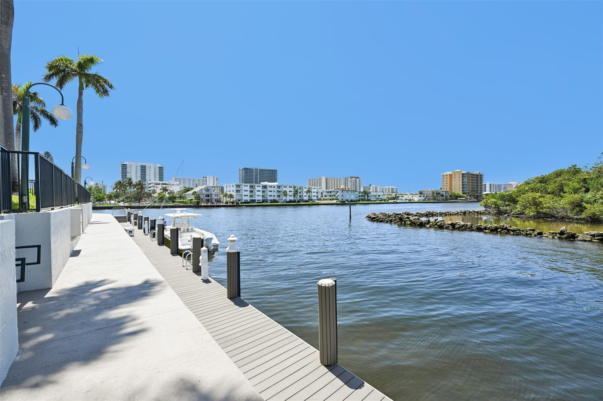 2880 NE 14th Street Causeway 1004