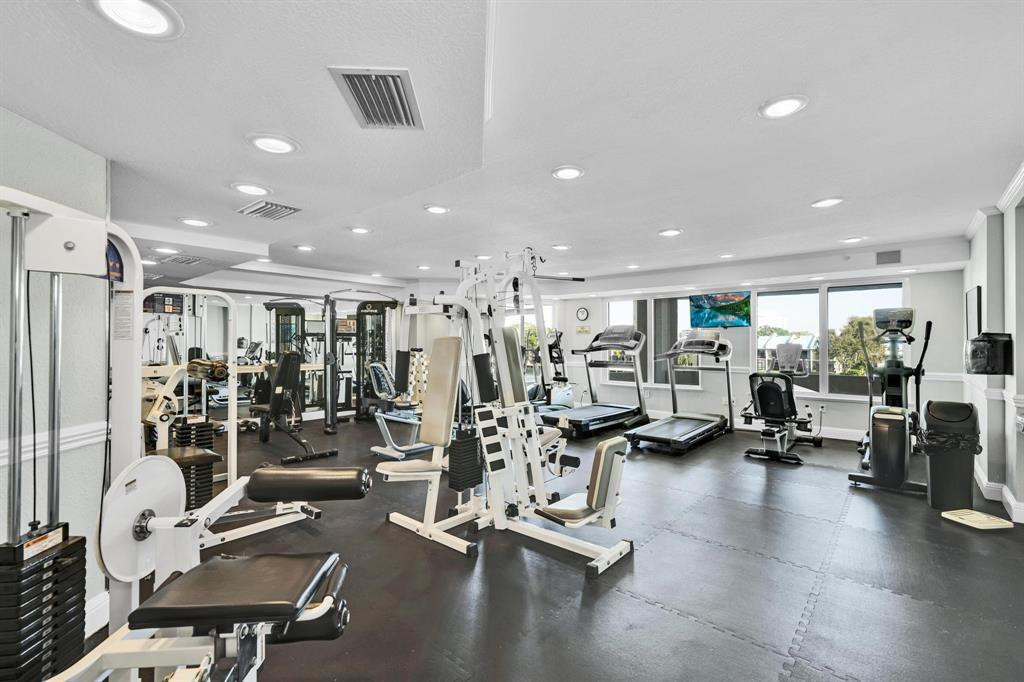 2880 NE 14th Street Causeway 1004