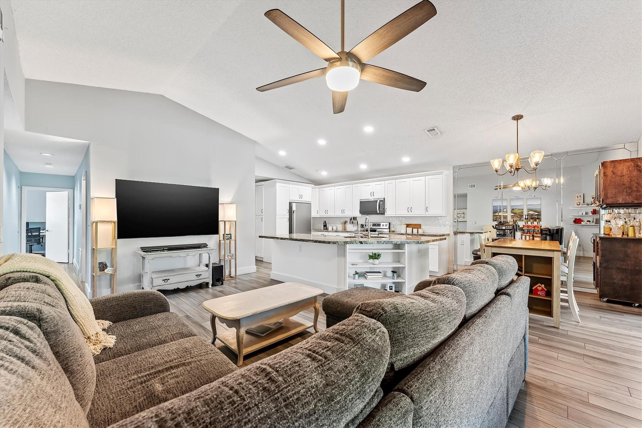 3 E Chesterfield Drive