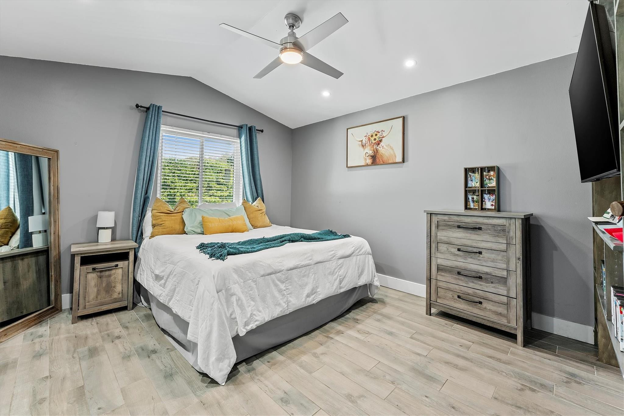 3 E Chesterfield Drive