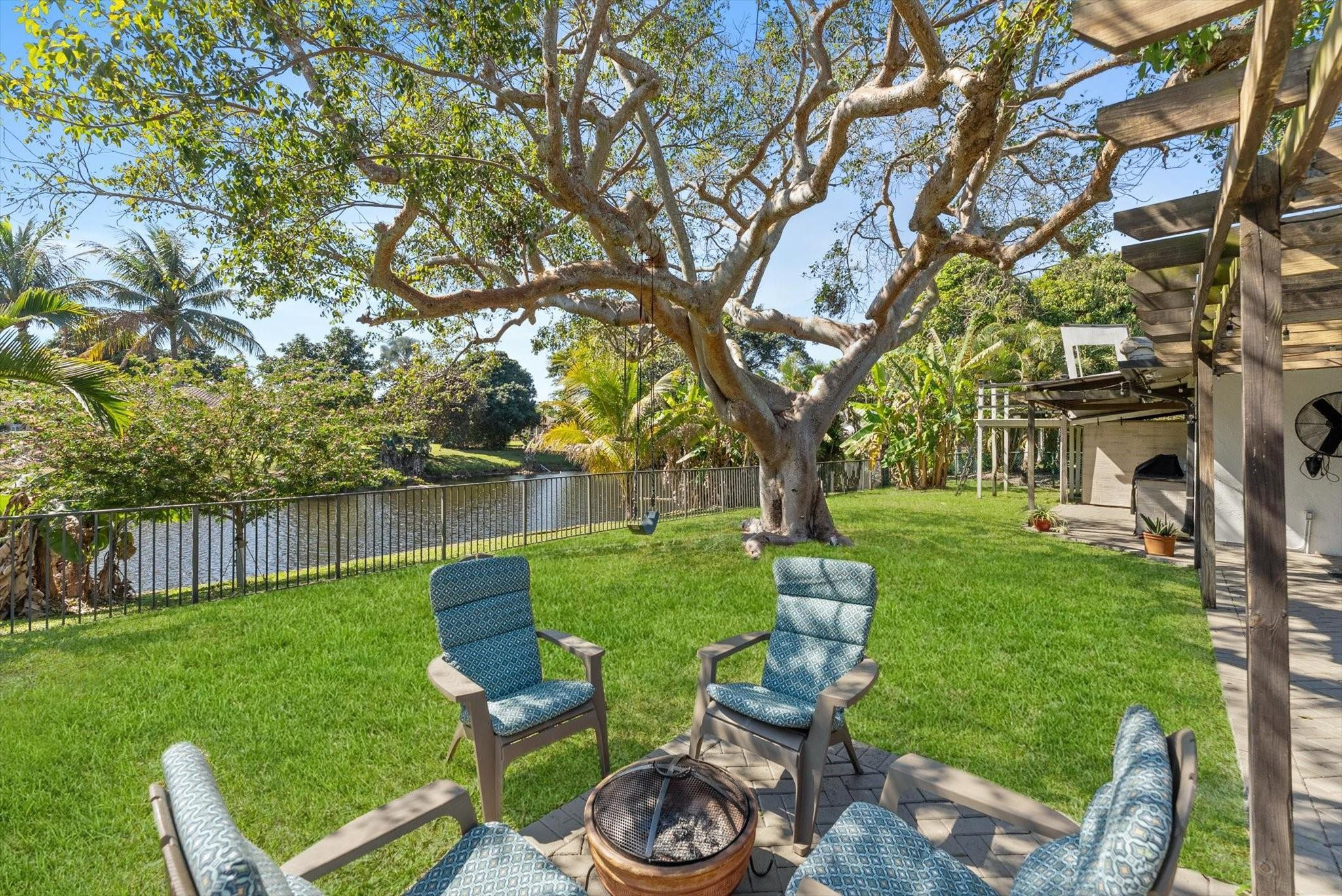 8264 Shadow Wood Boulevard