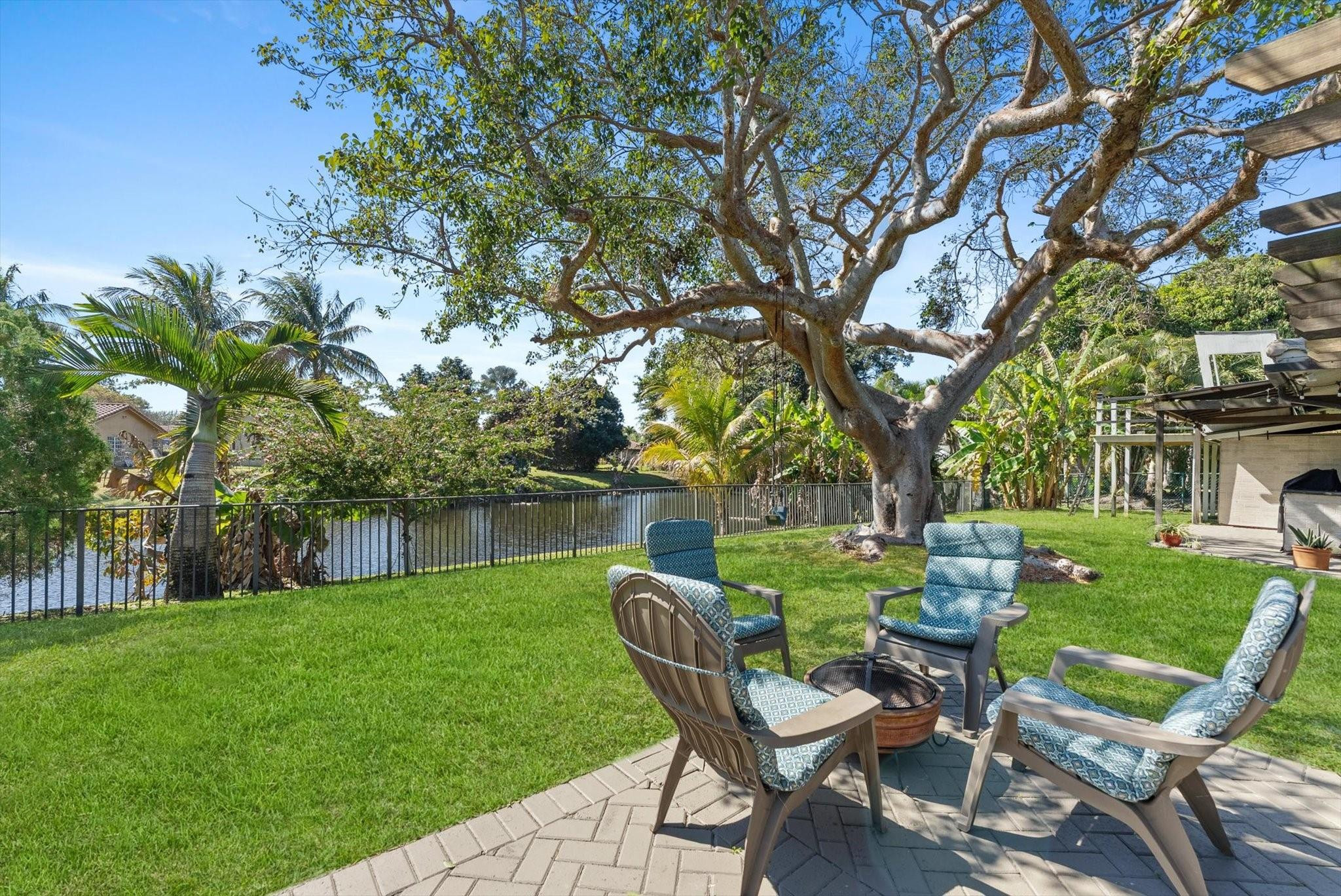8264 Shadow Wood Boulevard