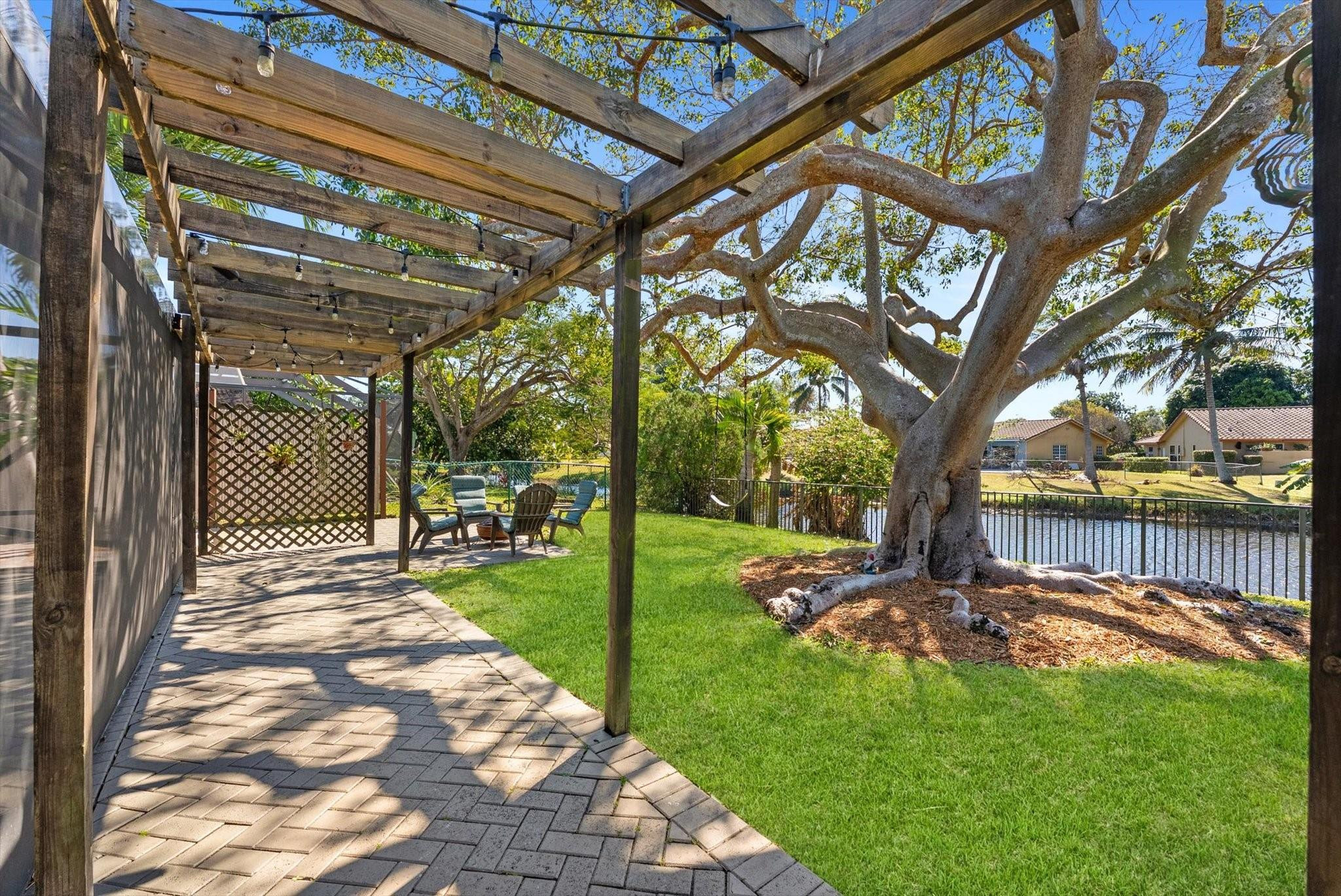 8264 Shadow Wood Boulevard