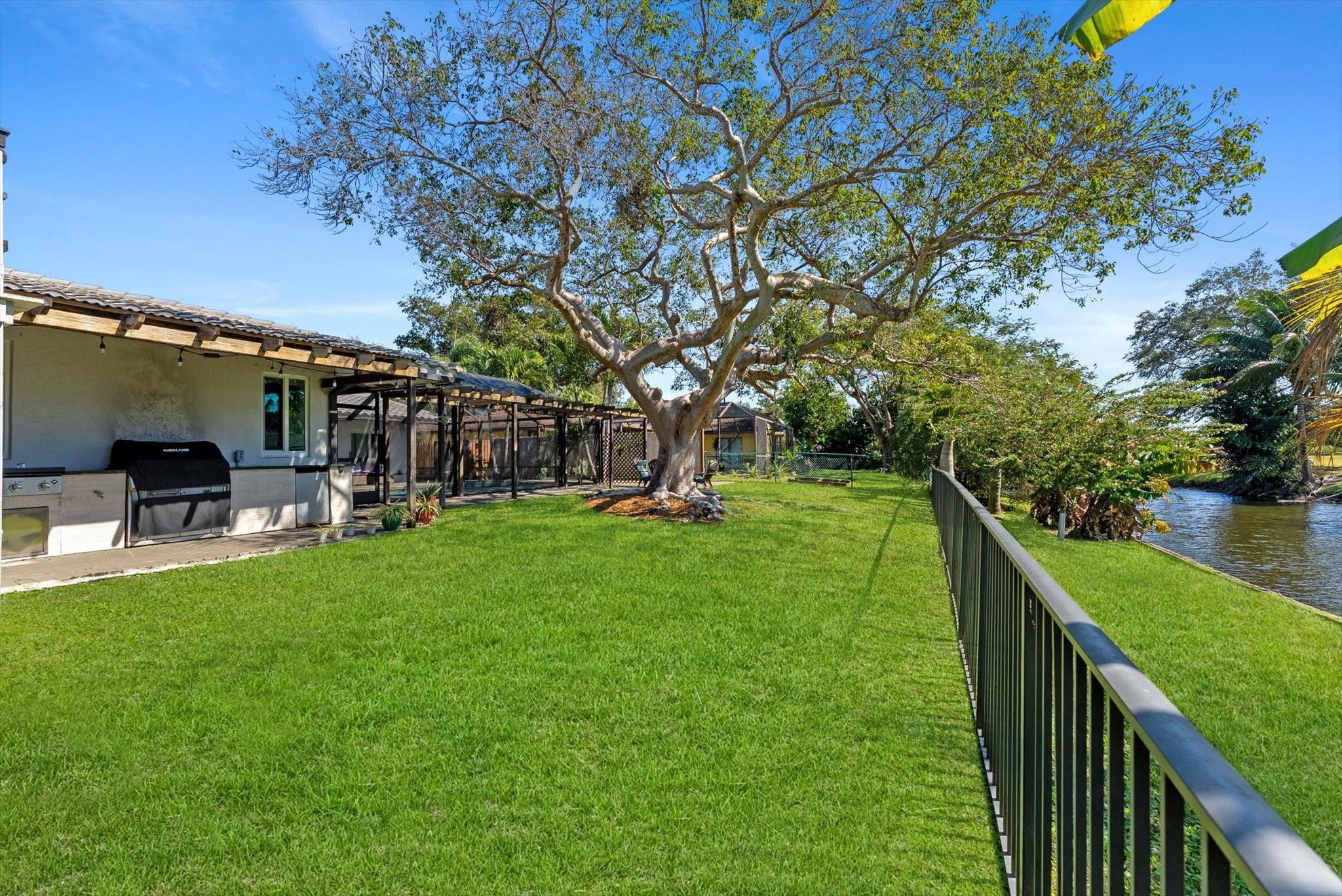 8264 Shadow Wood Boulevard