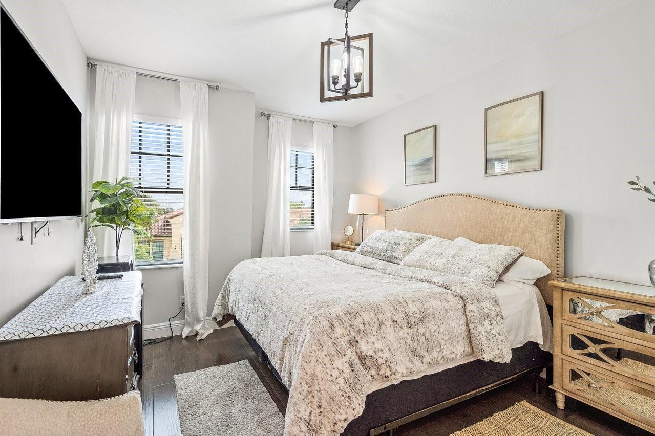 8605 E Baypoint Circle