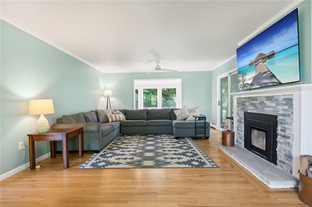 8 Oak Tree Drive
