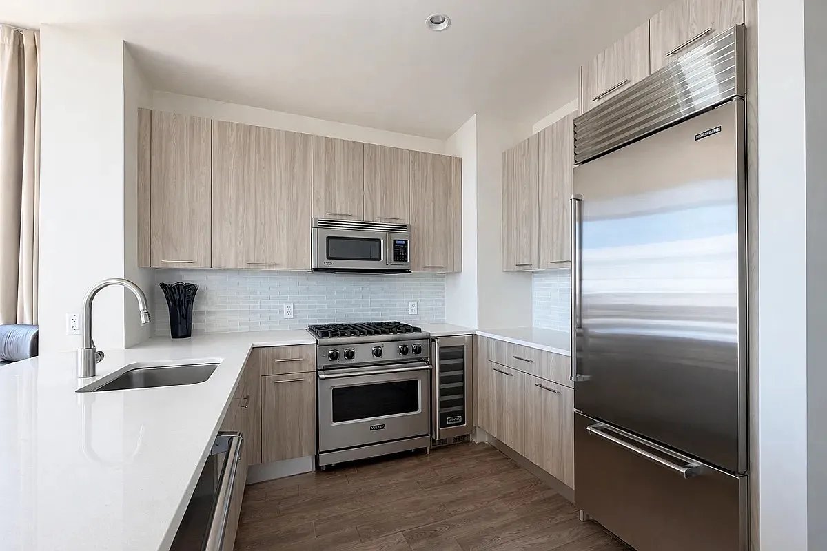 1501 Voorhies Avenue 24B
