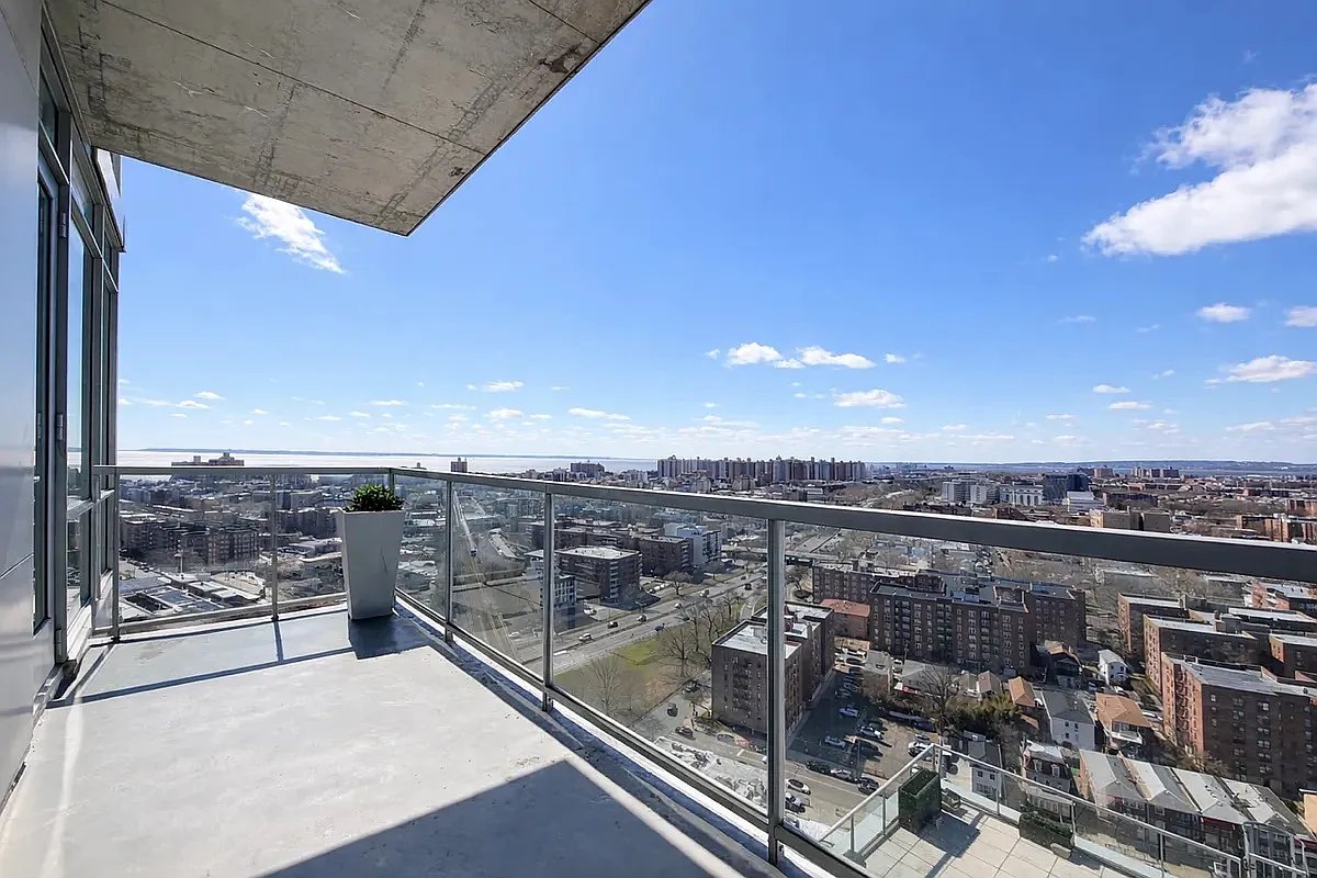 1501 Voorhies Avenue 24B