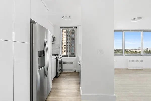 1735 York Avenue 33B