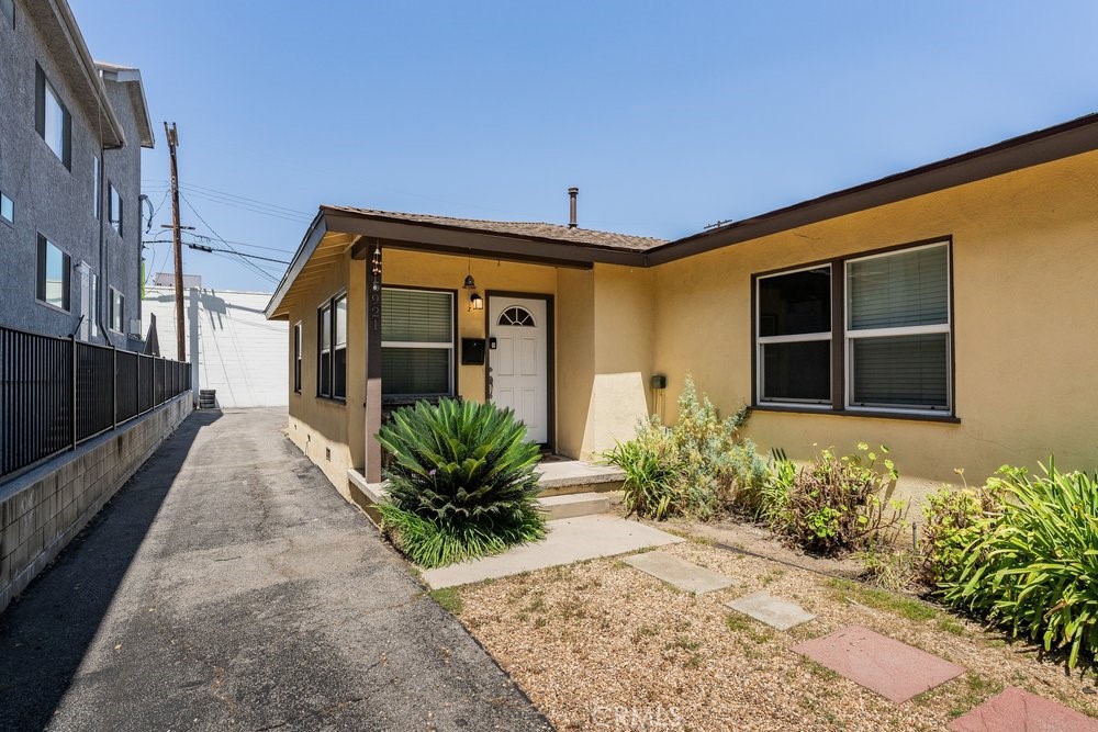 5919 Cedros