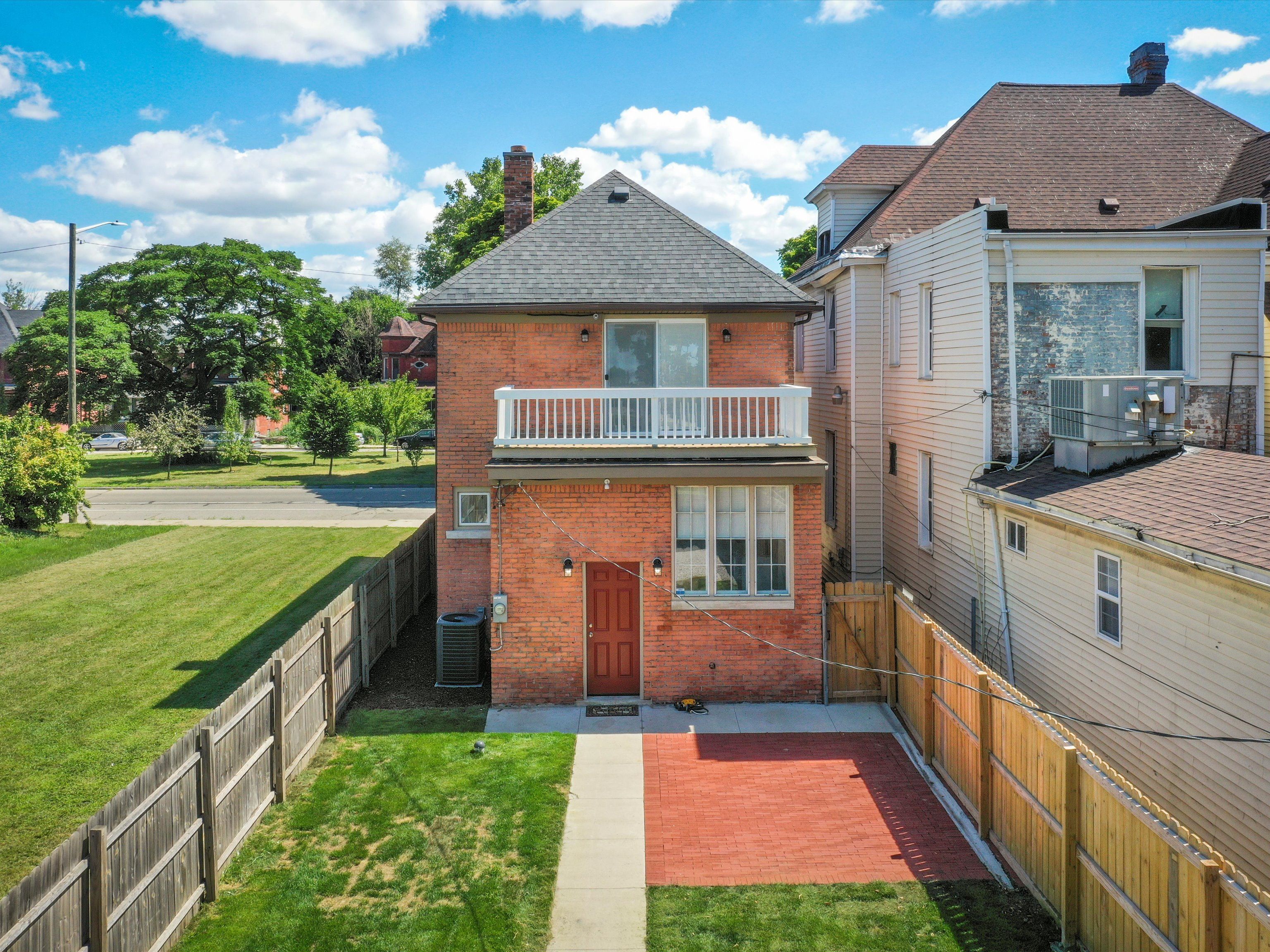 779 W GRAND Boulevard