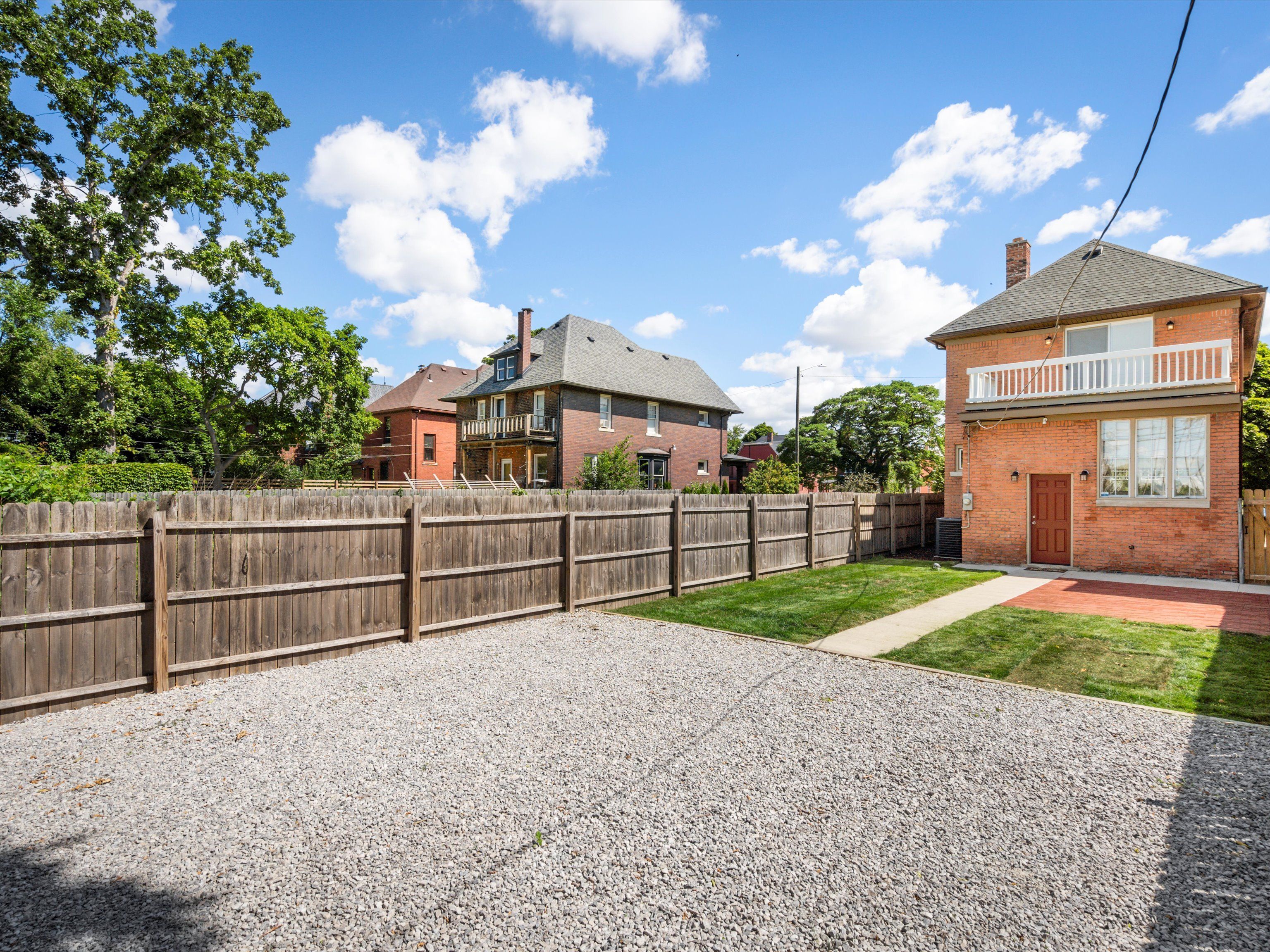 779 W GRAND Boulevard