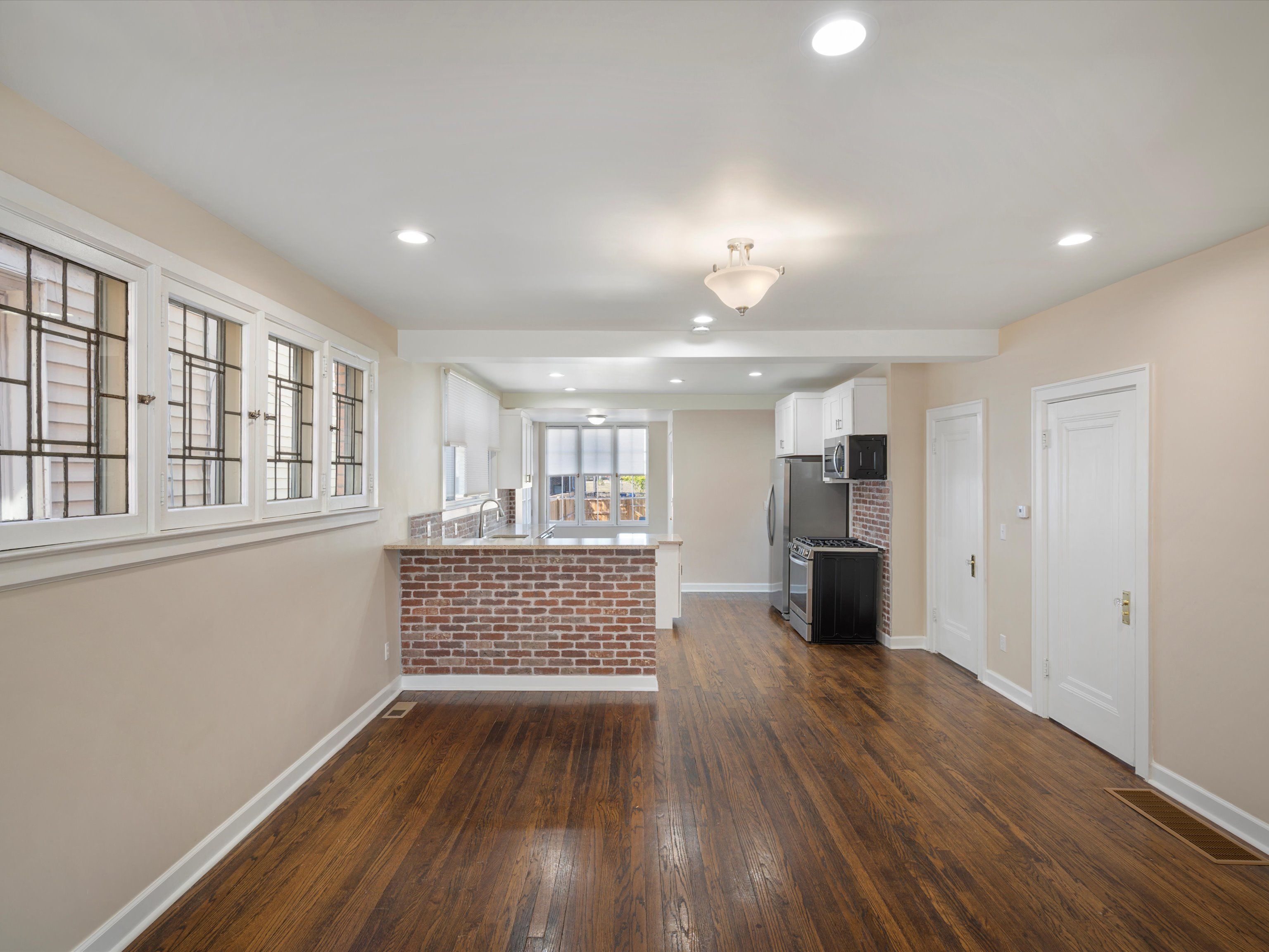 779 W GRAND Boulevard