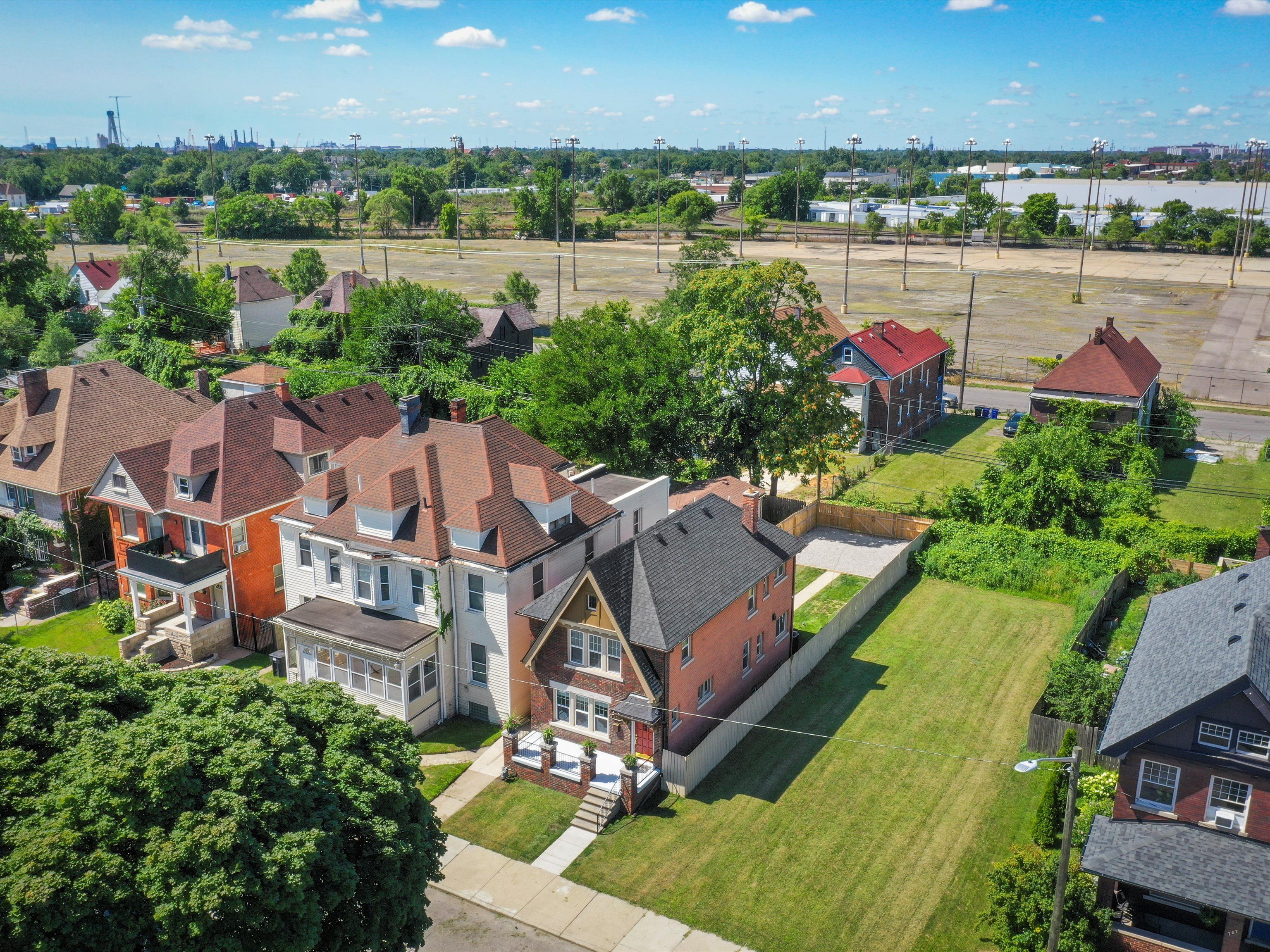 779 W GRAND Boulevard