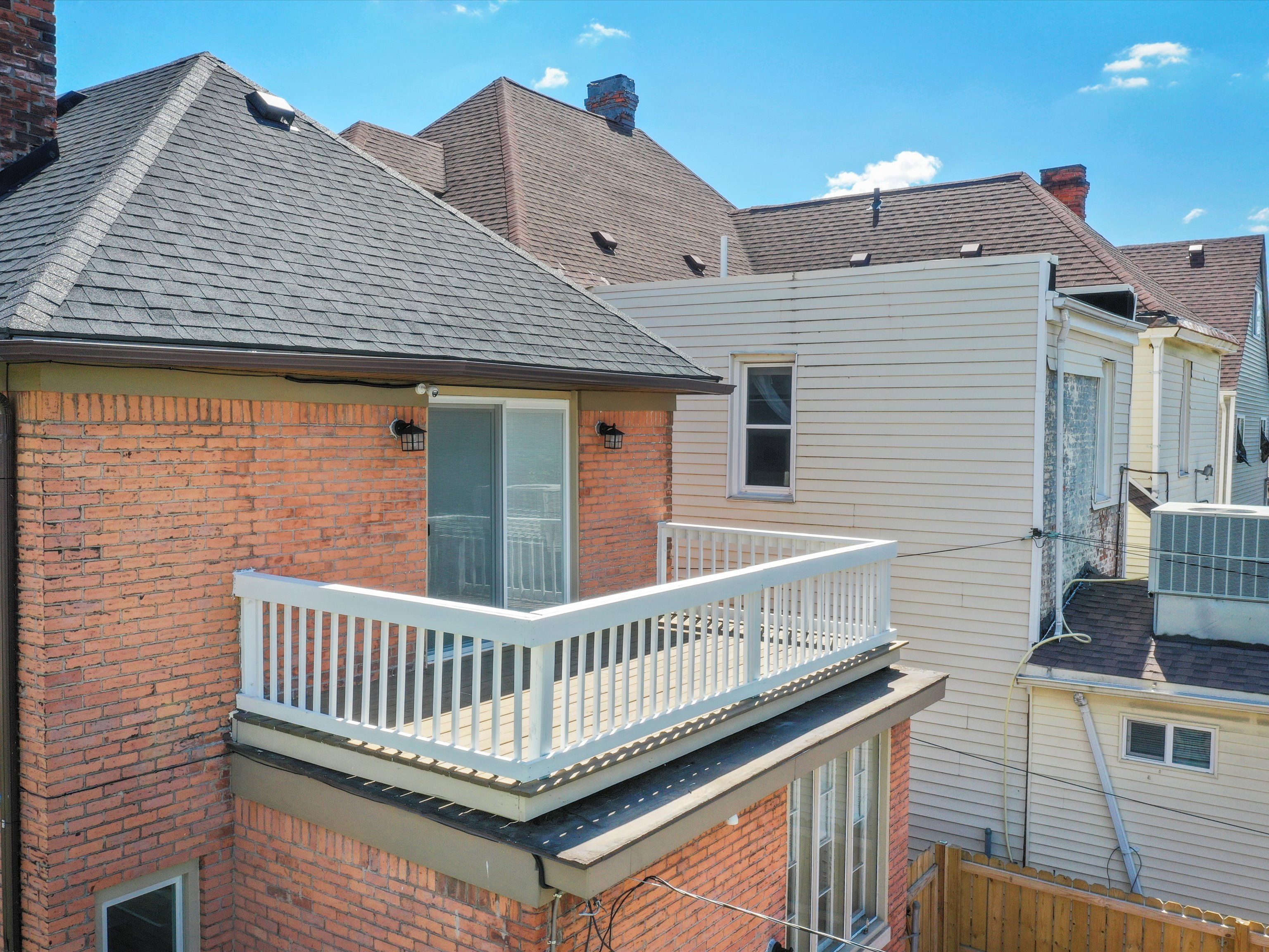 779 W GRAND Boulevard