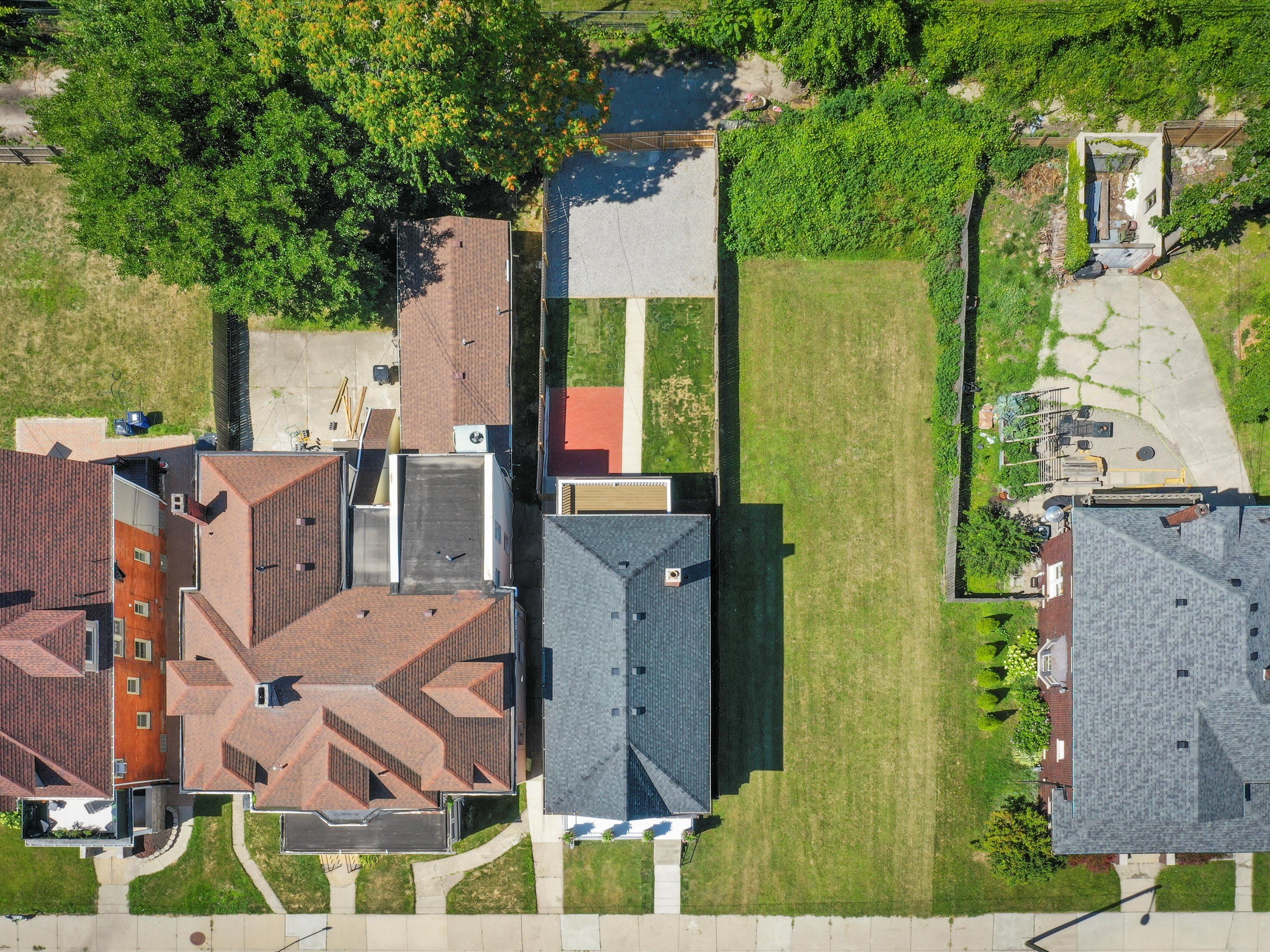 779 W GRAND Boulevard