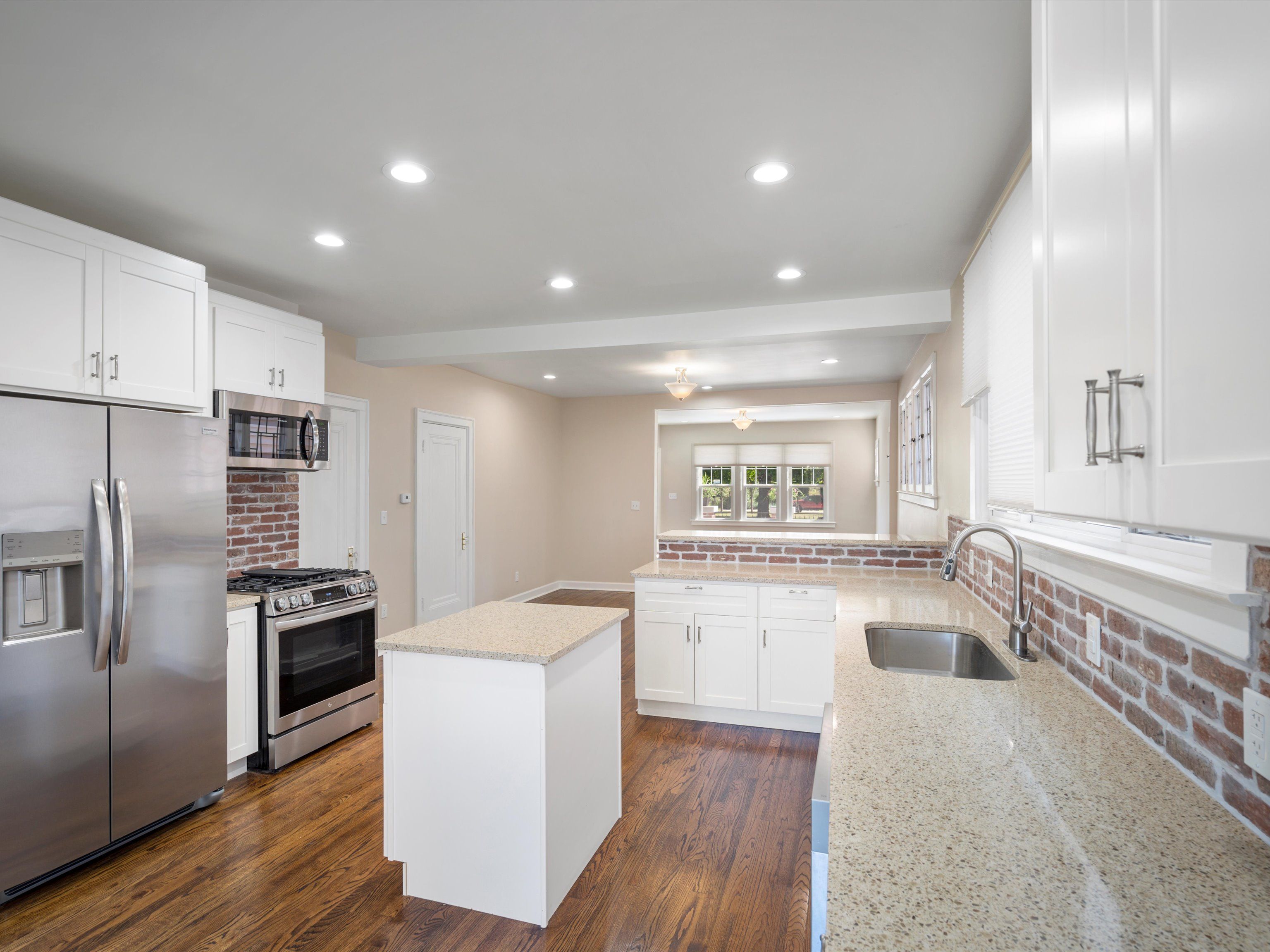 779 W GRAND Boulevard