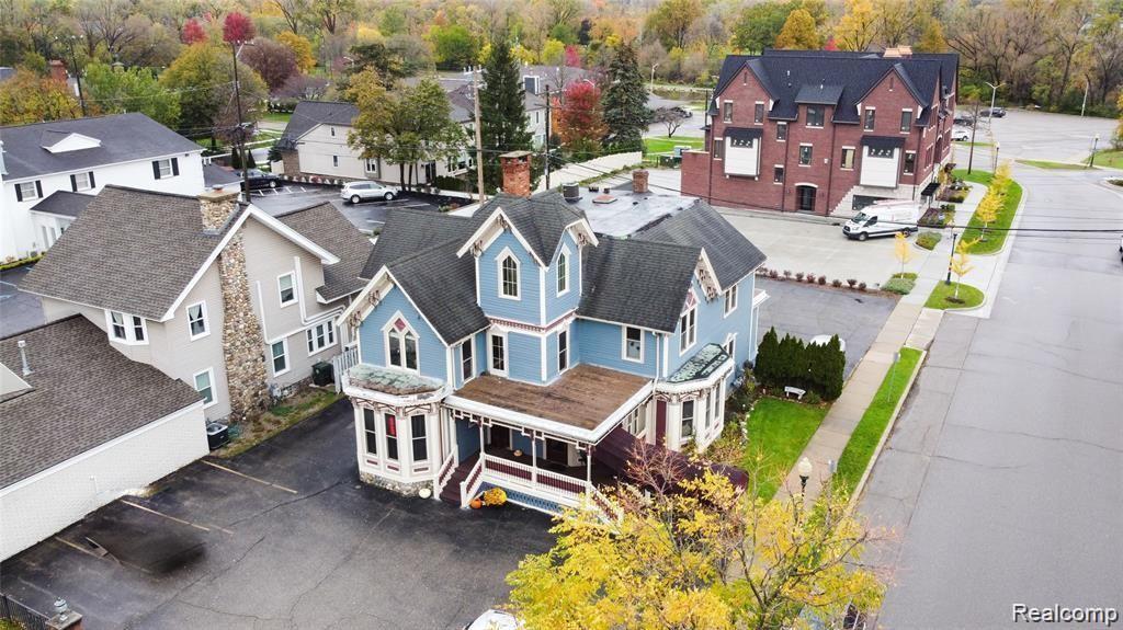 302 W UNIVERSITY Drive