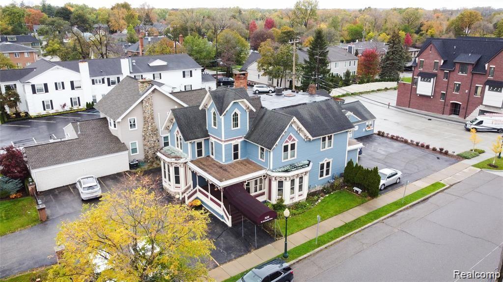 302 W UNIVERSITY Drive