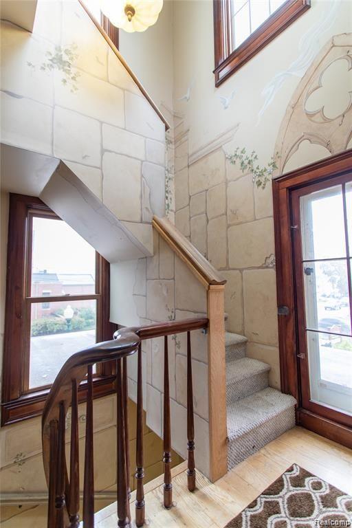 302 W UNIVERSITY Drive