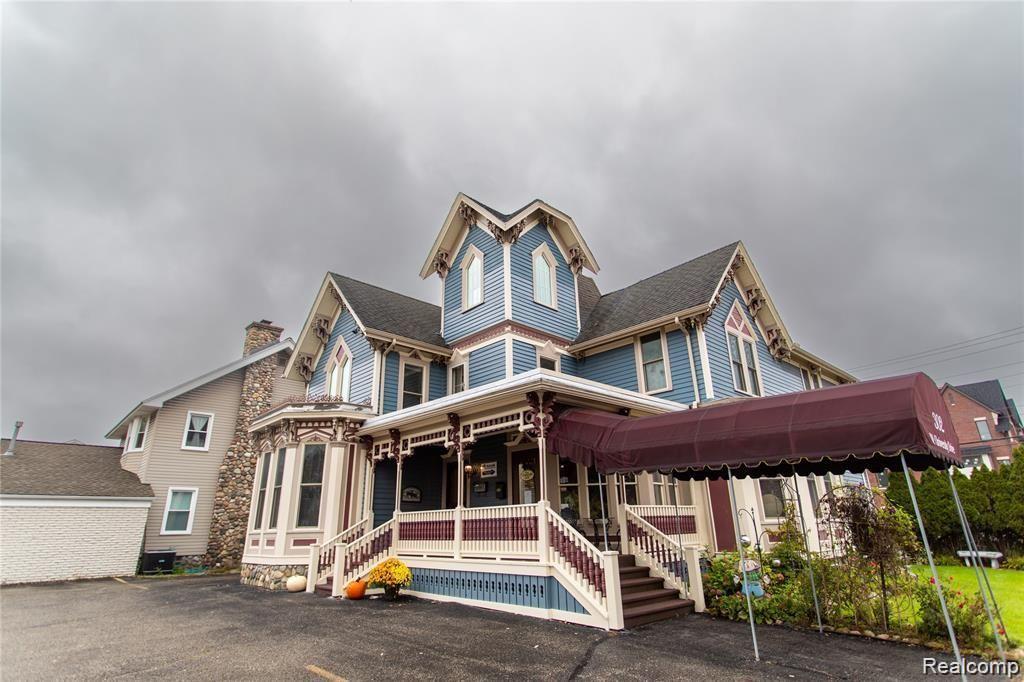 302 W UNIVERSITY Drive