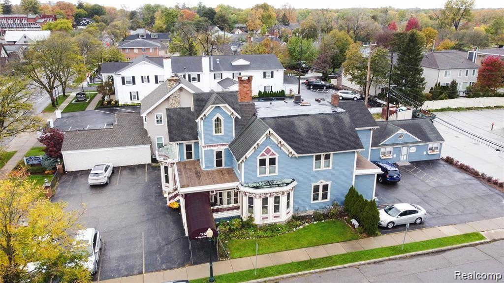 302 W UNIVERSITY Drive