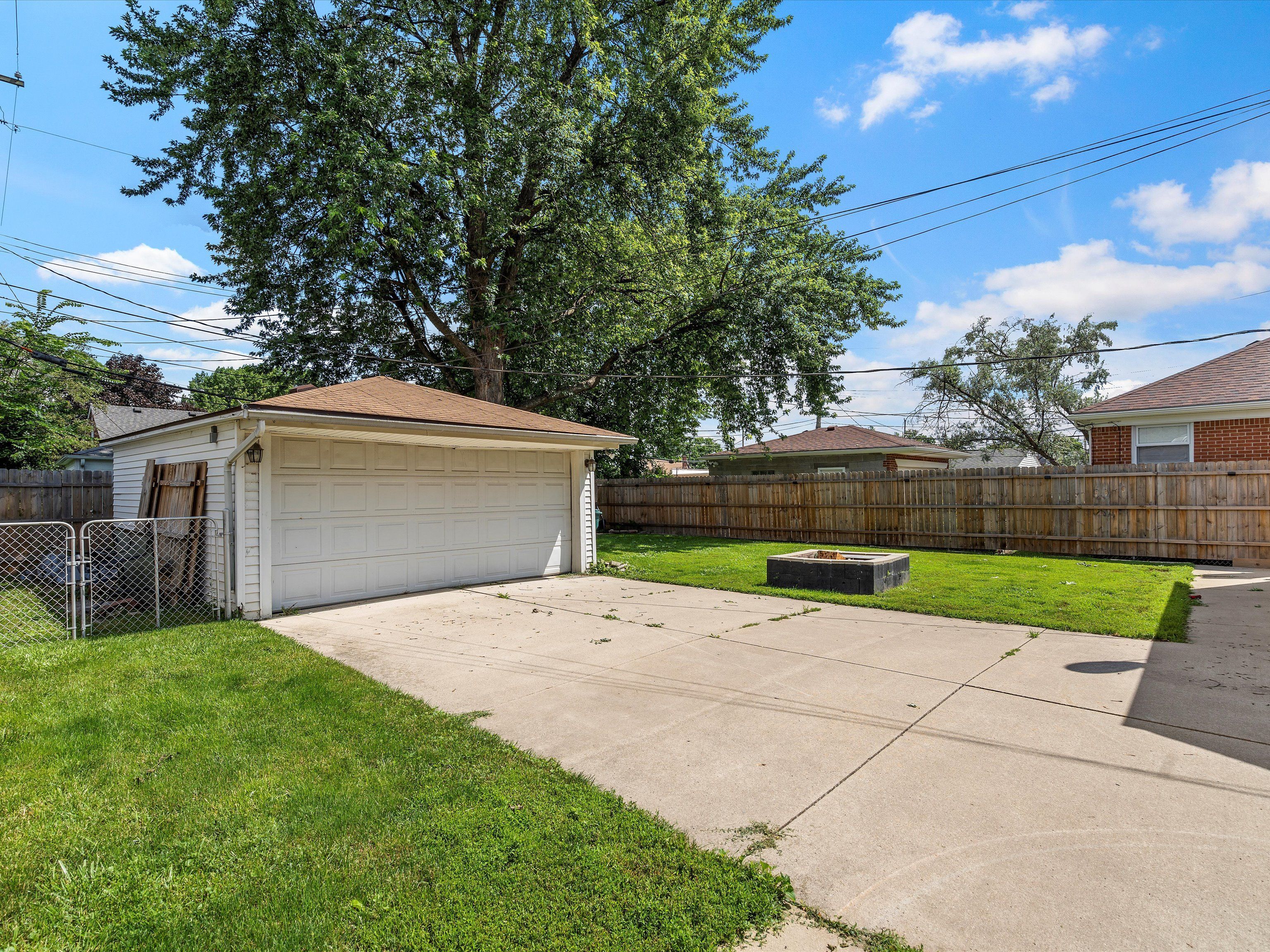 1332 MAYFLOWER Avenue