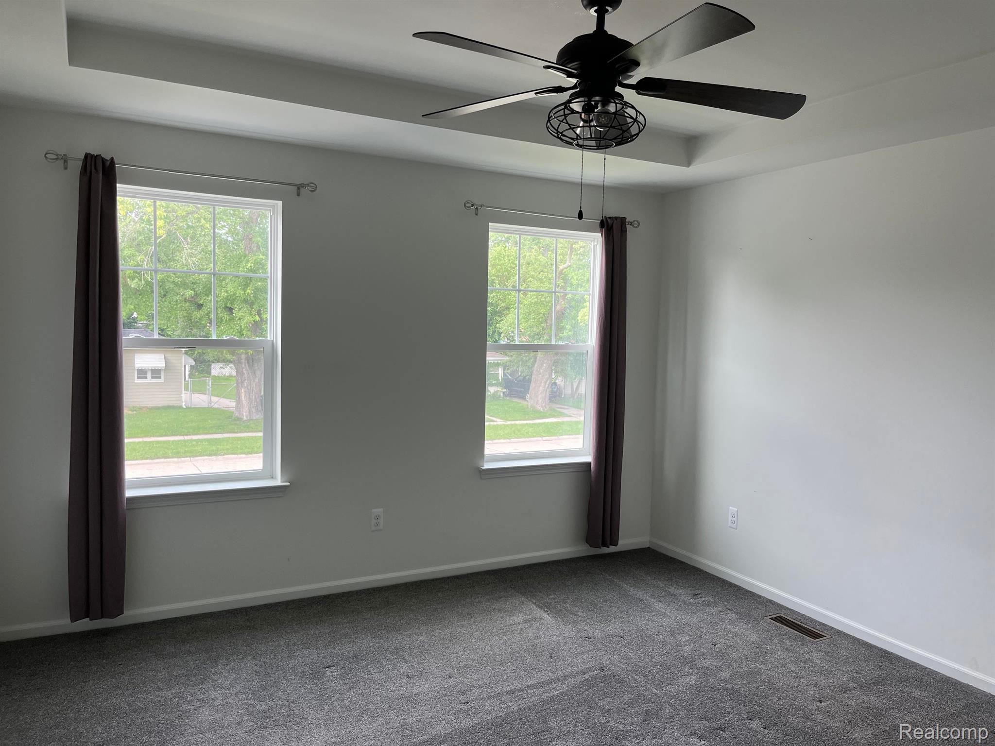 399 W DALLAS Avenue