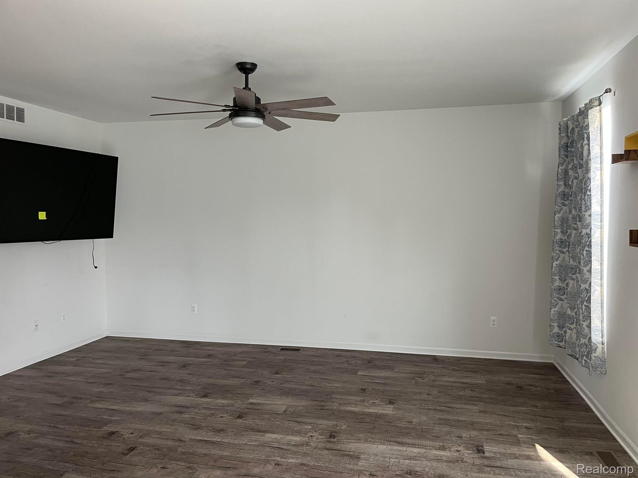 399 W DALLAS Avenue