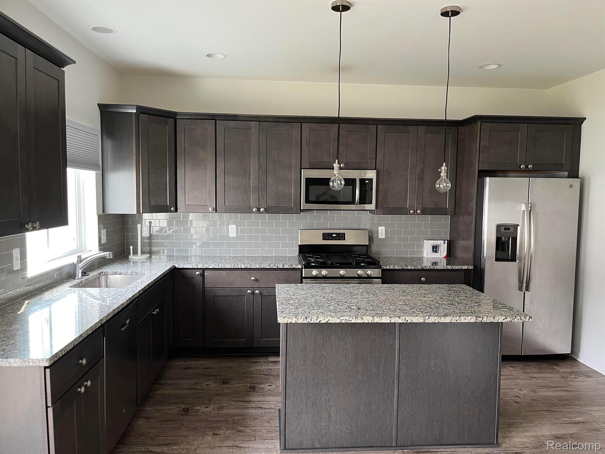 399 W DALLAS Avenue
