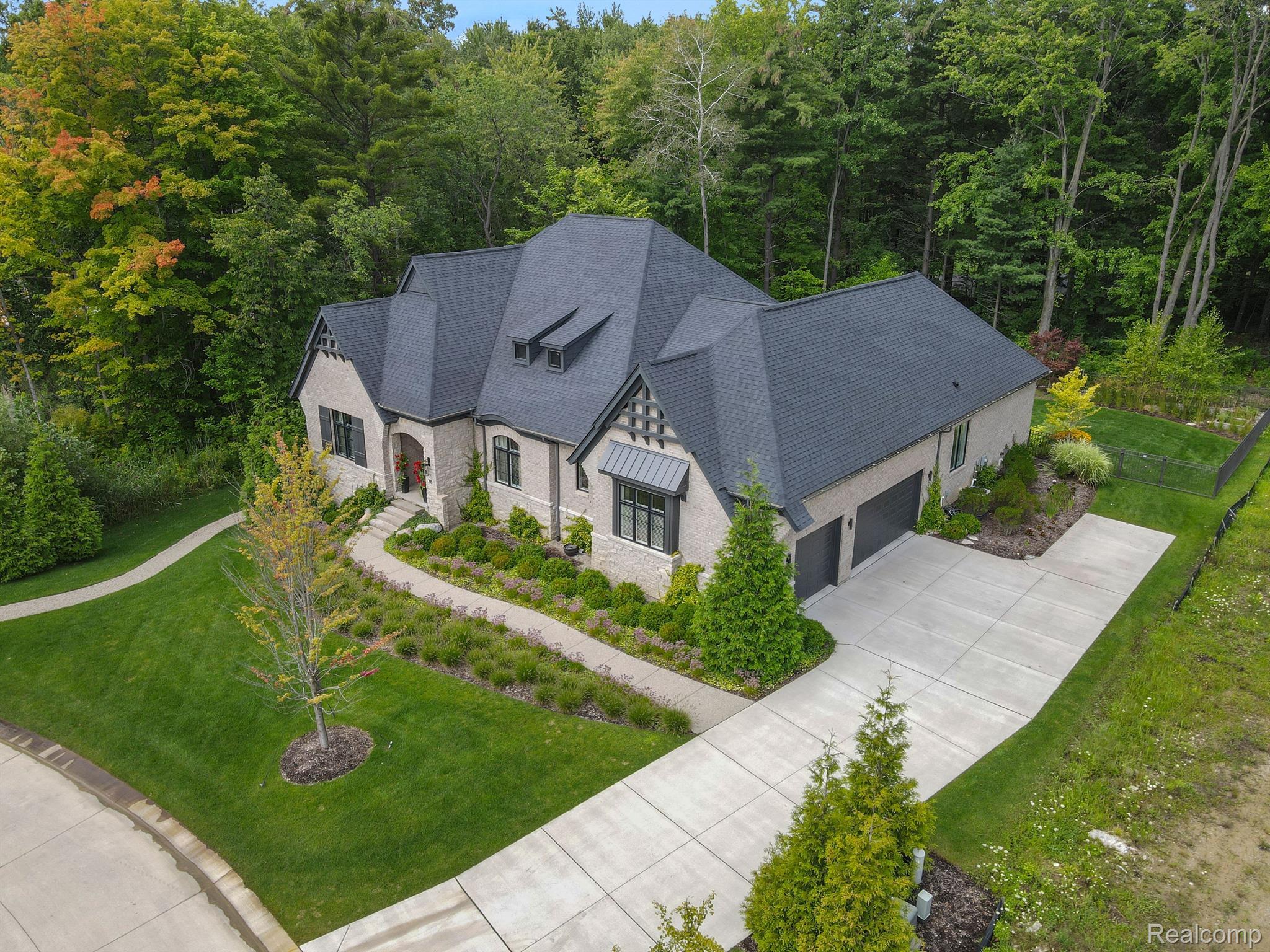 70 HUNTER Drive