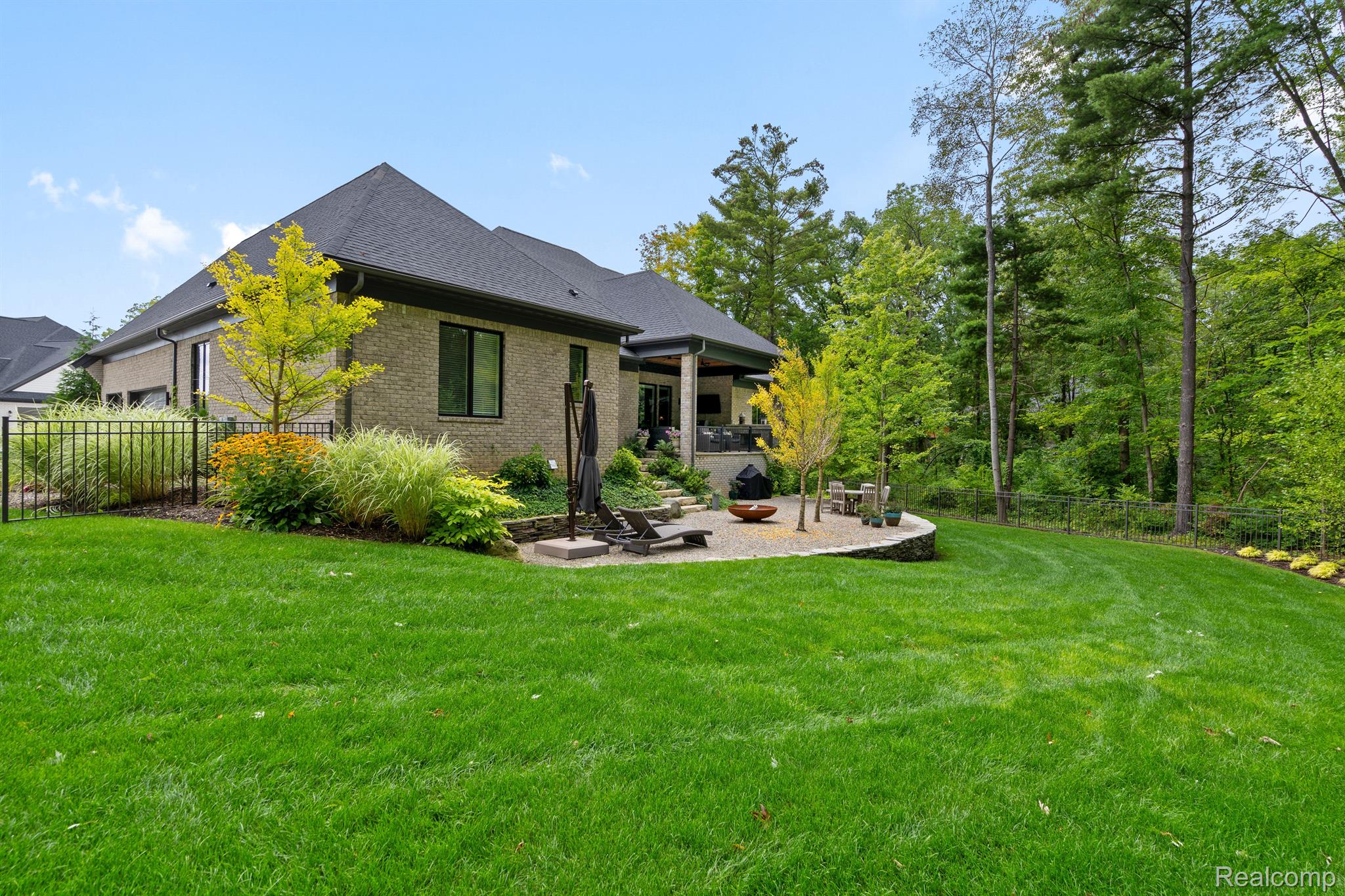 70 HUNTER Drive