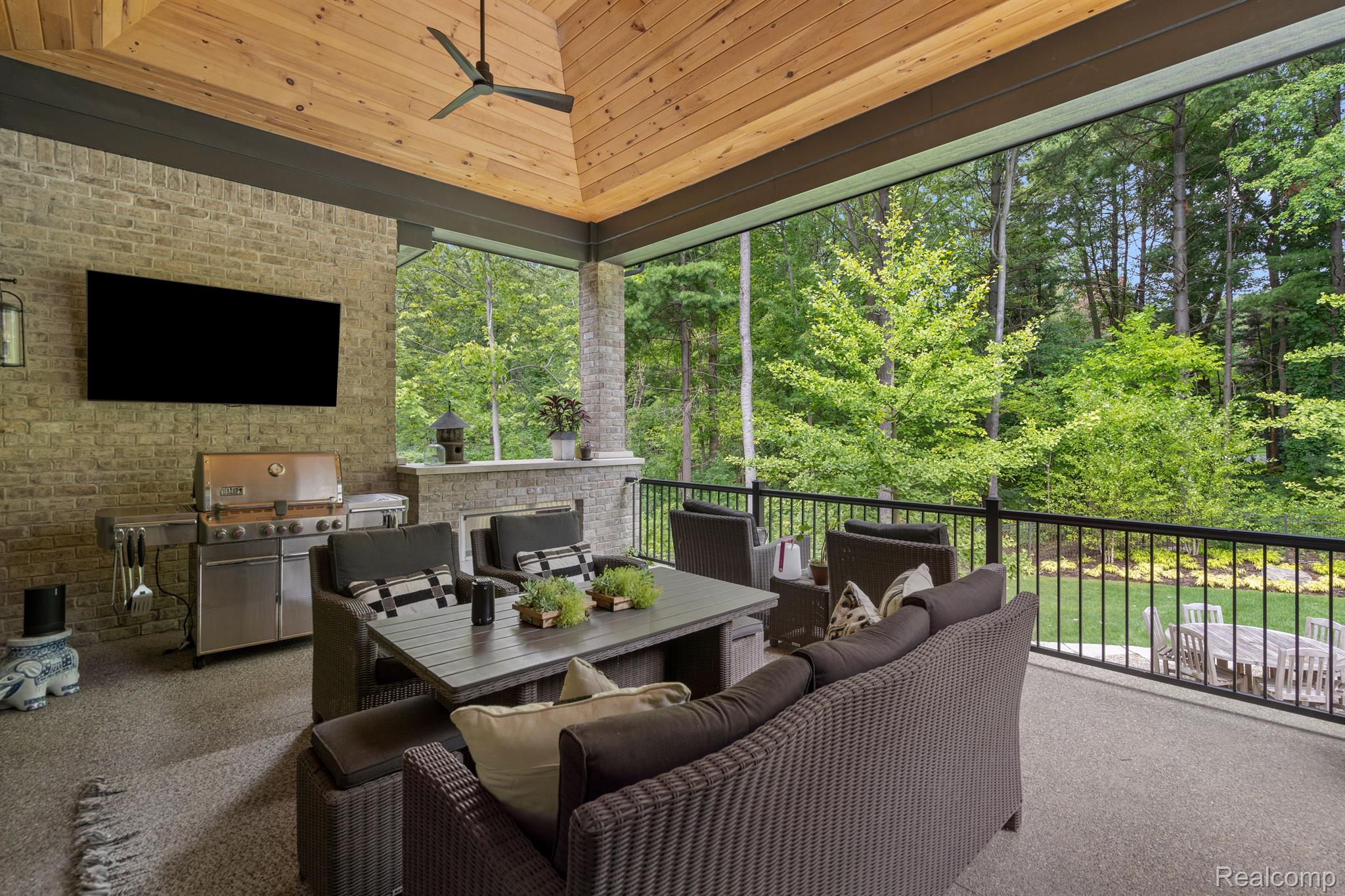 70 HUNTER Drive