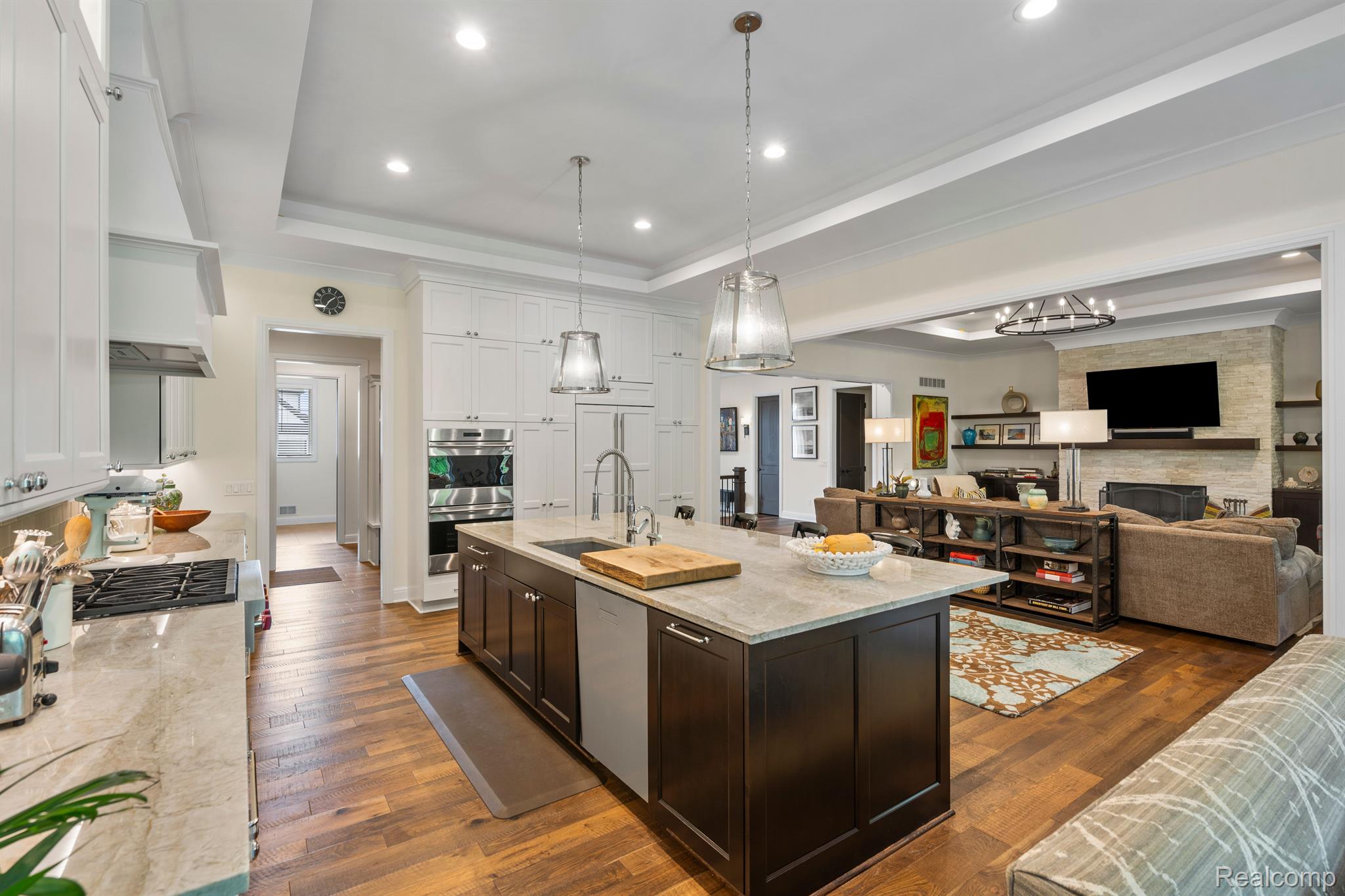 70 HUNTER Drive