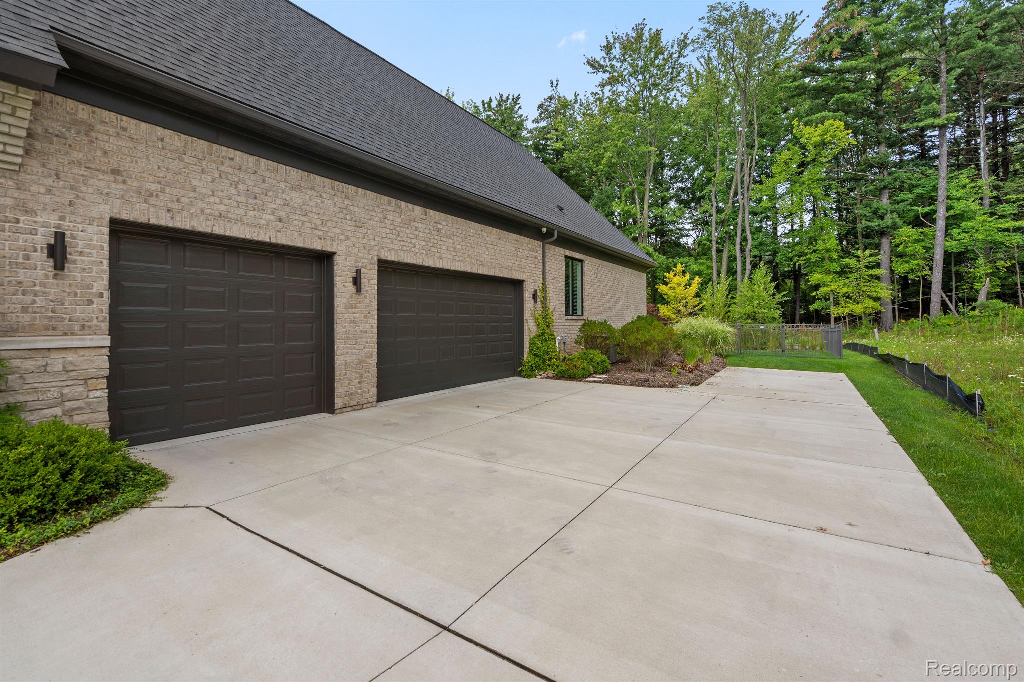 70 HUNTER Drive