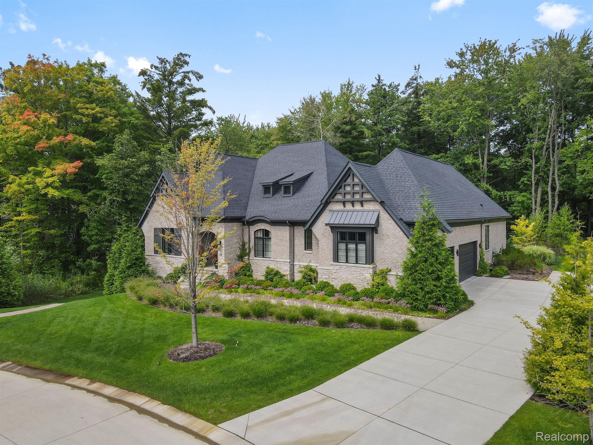 70 HUNTER Drive