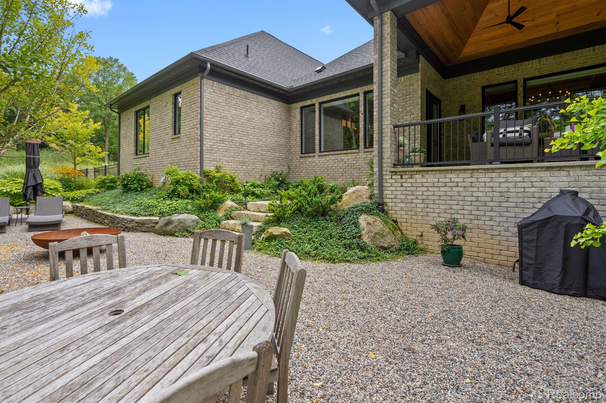 70 HUNTER Drive